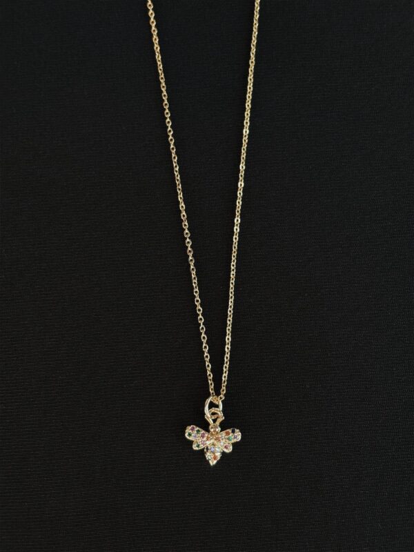 qeen-bee-neckles-display